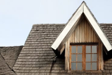 toiture en bardeaux et mansarde bois - Les Belles Toitures