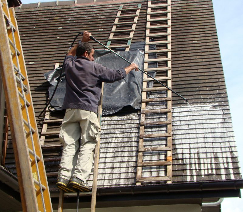 DŽmoussage de toit.