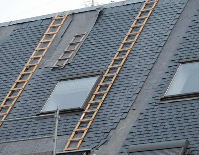 Travaux de toiture .