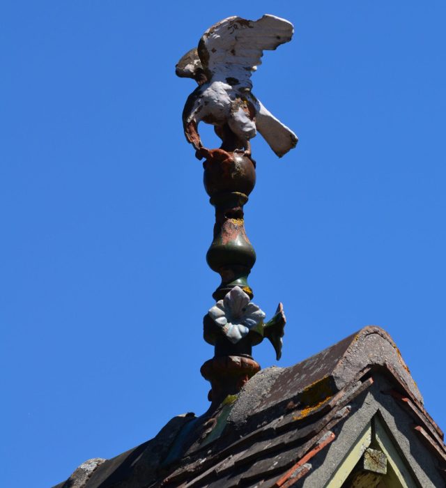 Toiture avec épis de faîtage (Normandie) Toiture avec épis de faîtage (Normandie)