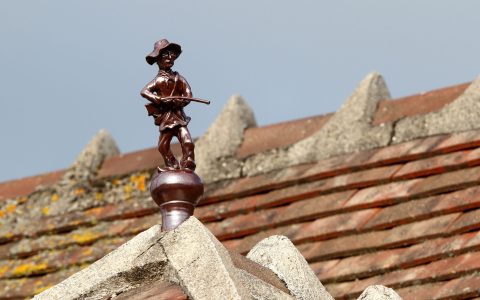 Epi de faîtage réalisé par le potier Gilbert Delmotte - Le Châtelet en Berry - 18